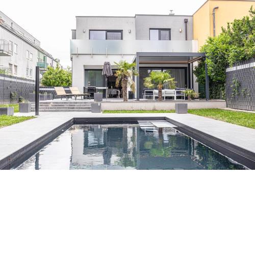 Luxury Vienna 6BR-4BA Villa with Private Pool & Sauna - Pets allowed