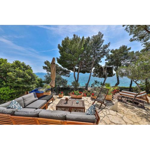 Luxury villa - by the sea, summer kitchen, hot tub, SUP, boat, 5 rooms, wifi, parking - Trogir