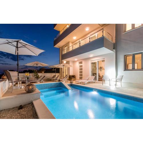 Luxury Villa Bello Horizonte with swimming pool