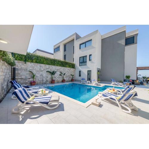 Luxury villa Blue Sky, private pool, breakfast