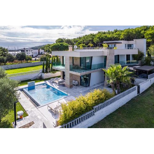 Luxury Villa Con Brio