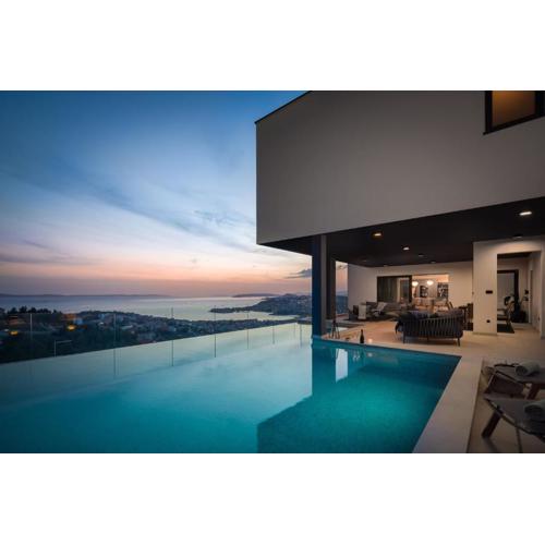 Luxury Villa Cosmopolitan with Pool