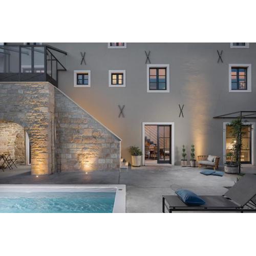 Luxury villa Covri with pool and grill in Novigrad