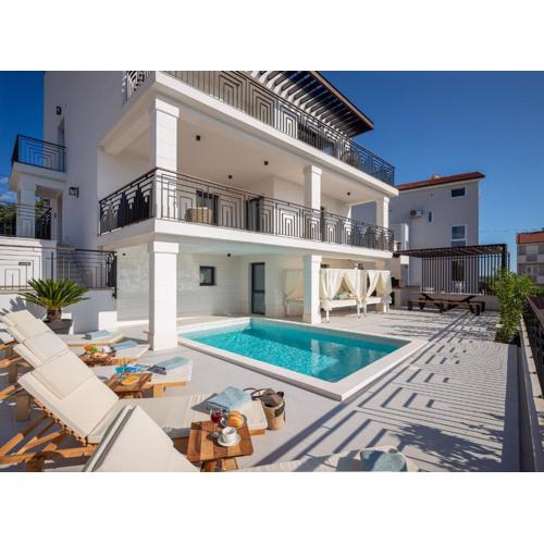Luxury Villa de Mar with Pool