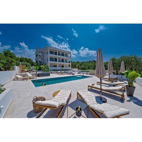 Luxury Villa Del Sogno with pool, jacuzzi, parking