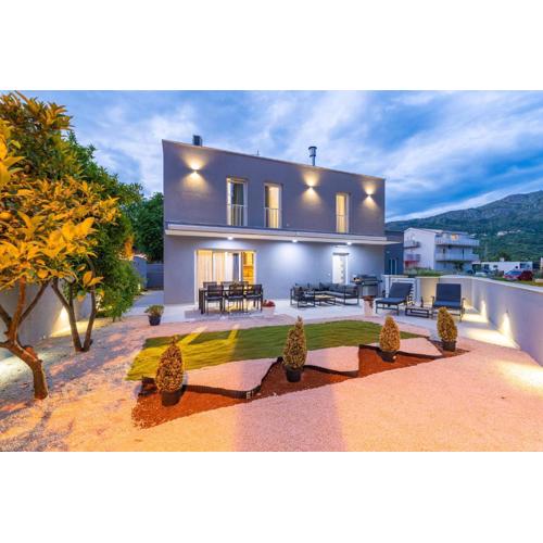 Luxury Villa Entrata