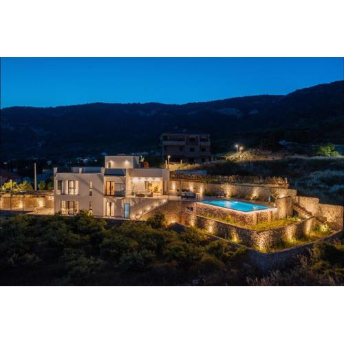 Luxury Villa Envivo Komiža with heated pool and professional gym