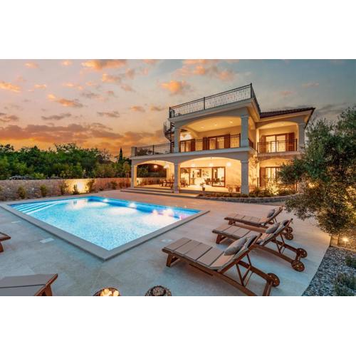 Luxury Villa Glabrova with pool and sauna near the sea on Krk island