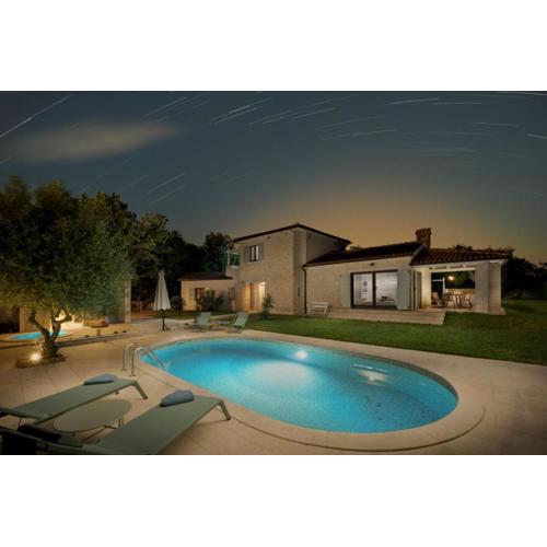 Luxury Villa in Istria - 9,000 sqm Private Estate with Pool & Sauna, 15 min to Sea, near Fazana, 3 Bedrooms