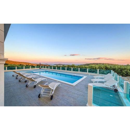 Luxury Villa Ivy