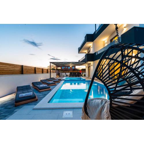 Luxury Villa JoMaNI with heated pool