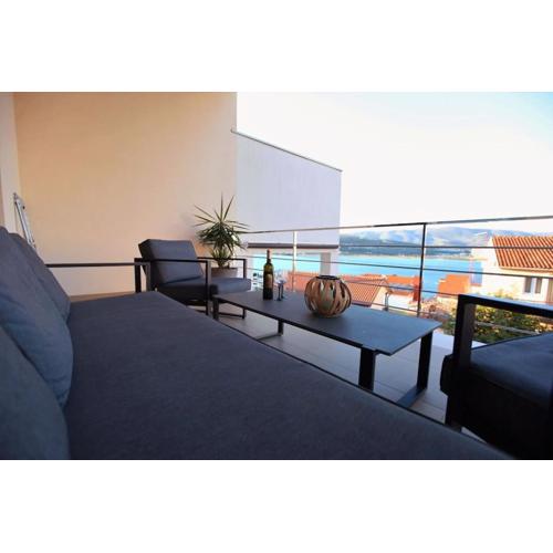 Luxury Villa Lana Apt, Seaview Terrace, Large Outdoor Space, BBQ