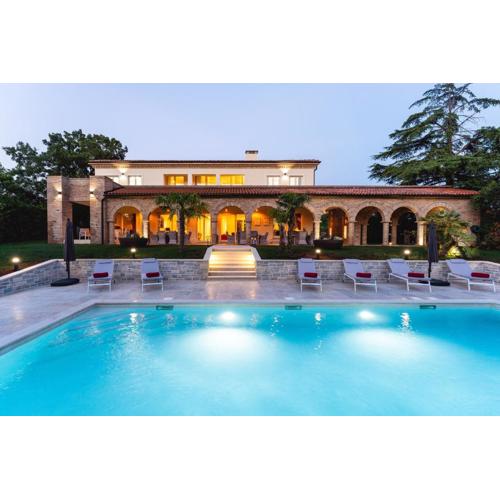 Luxury Villa Lionea in Poreč for 10 people with sea view & private pool