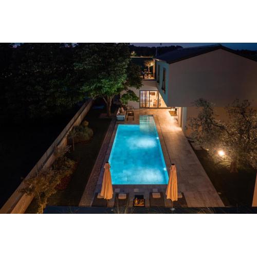 Luxury Villa Lipa Tree