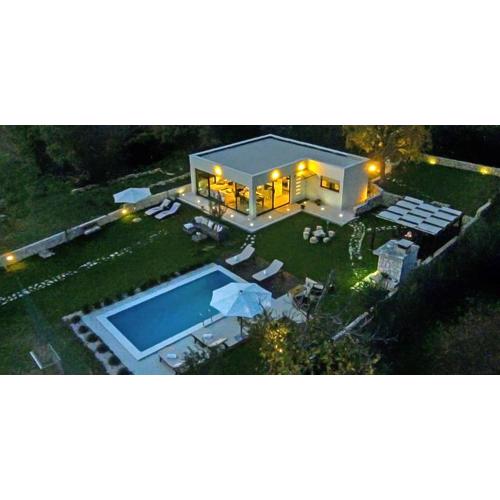 Luxury Villa Luminosa