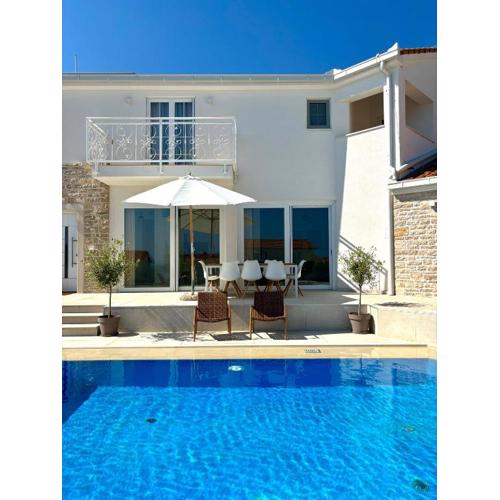Luxury Villa Michelle