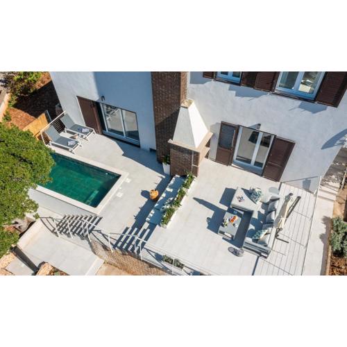 Luxury Villa Mila for 8 Persons, Free Parking, 800 m from center of Supetar