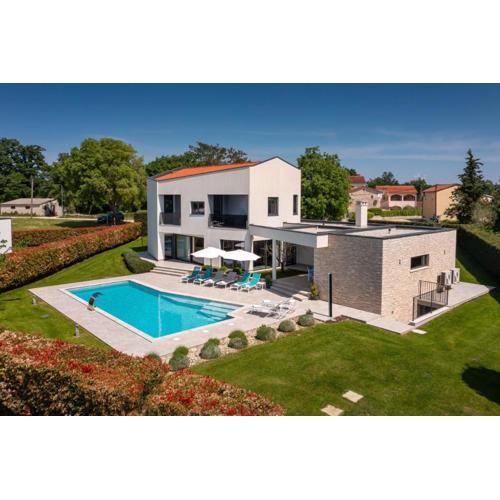 Luxury villa Nada with pool in Tinjan