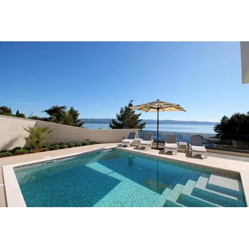 Luxury Villa Offering Calm Atmosphere