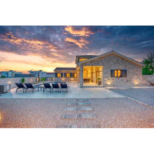 Luxury Villa Oliva Oliana heated pool 32m2