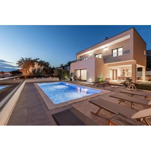 Luxury Villa Oriolus, heated pool, sauna, Split