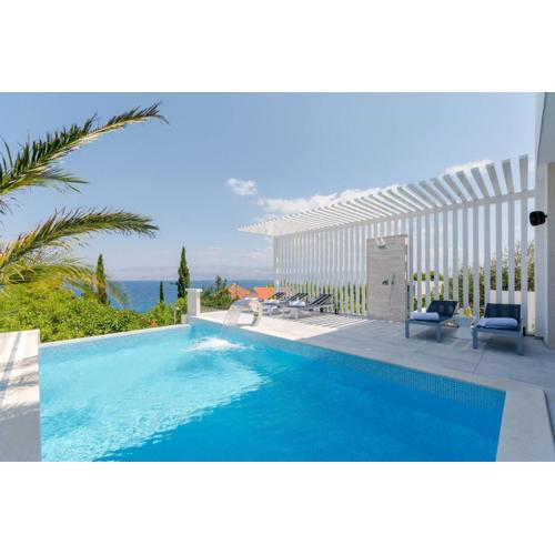 Luxury Villa Pont infinity heated pool