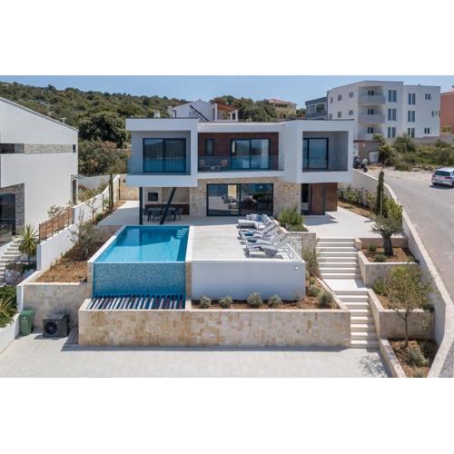 Luxury Villa Seven Seas with infinity heated pool by the sea in Ražanj