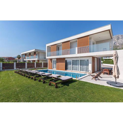 Luxury Villa Sheley with private heated pool-Split