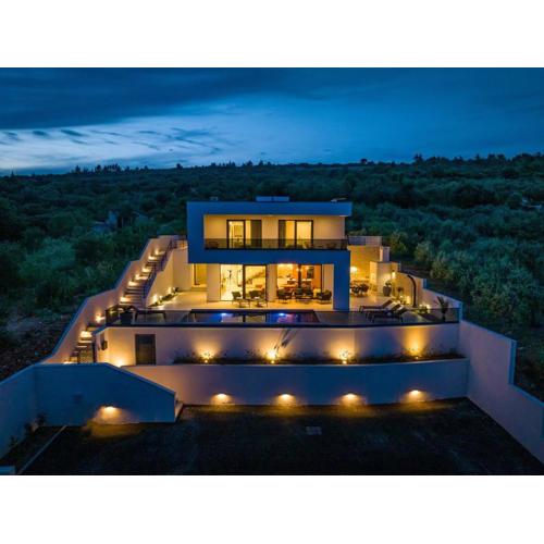Luxury Villa Spectrum pool 32m2 sauna