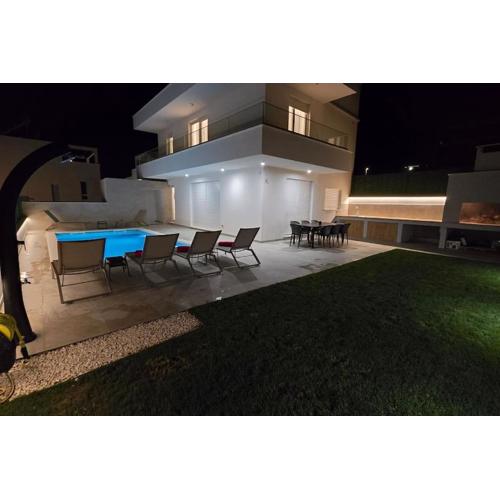 Luxury Villa Teo with heated swimming pool and panoramic view