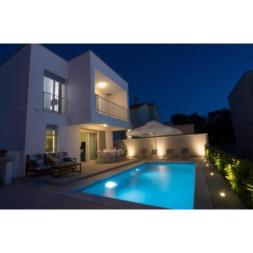 Luxury Villa Teuta with Heated Pool
