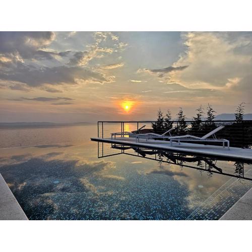 Luxury Villa White with infinity pool, Croatia
