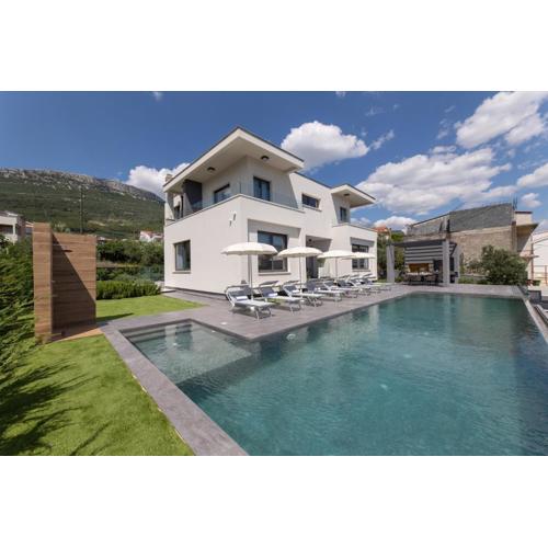 Luxury villa with a swimming pool Kastel Stari, Kastela - 24431