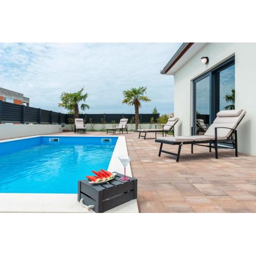 Luxury villa with a swimming pool Vrsi - Mulo, Zadar - 19140