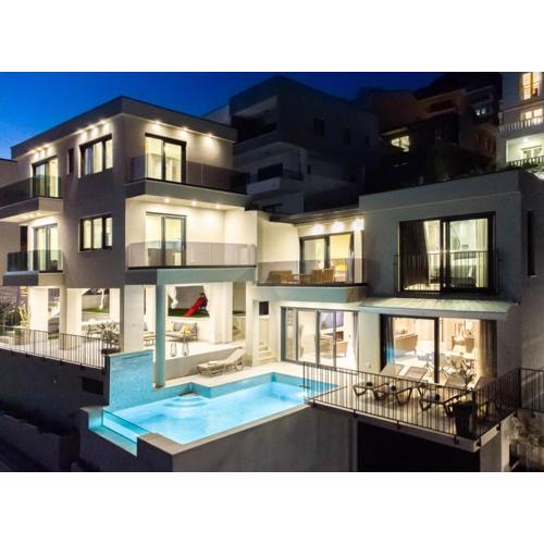 Luxury villa with pool and jacuzzi