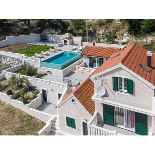 Luxury villa with private heated pool ,near Split