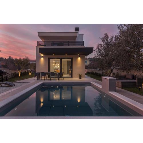 Luxury villa with private heated Pool