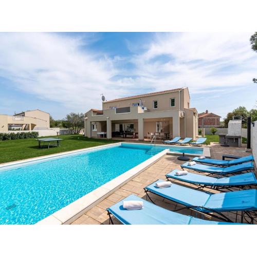 Luxury villa with swimming pool and sauna