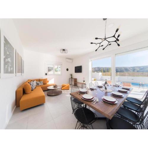 Luxury Villas Bellavista - Four Bedroom Villa with Pool
