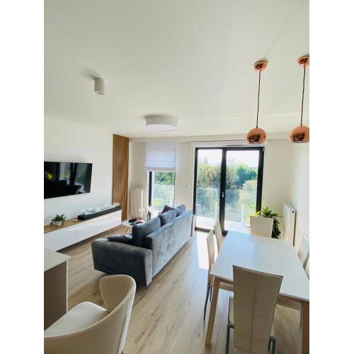 Luxury White Apartment in Park Lotników