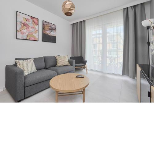Lwowska Apartment by the Malta Lake with Parking by Renters Prestige