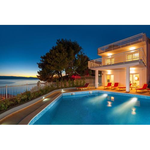 Magnificent Villa with Pool, Hot Tub, Sea View, Sauna