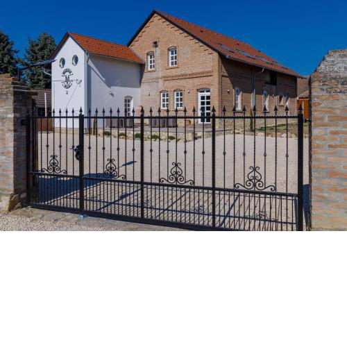 Magtár Villa
