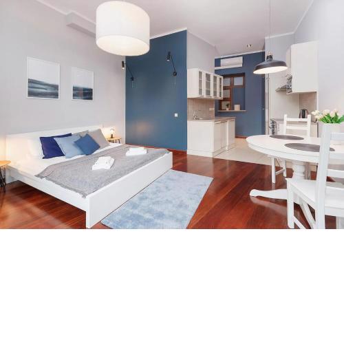 Main Square Apartment - Old Town