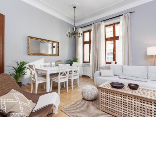 Main Square Apartment - Private Parking - Św Krzyża 16