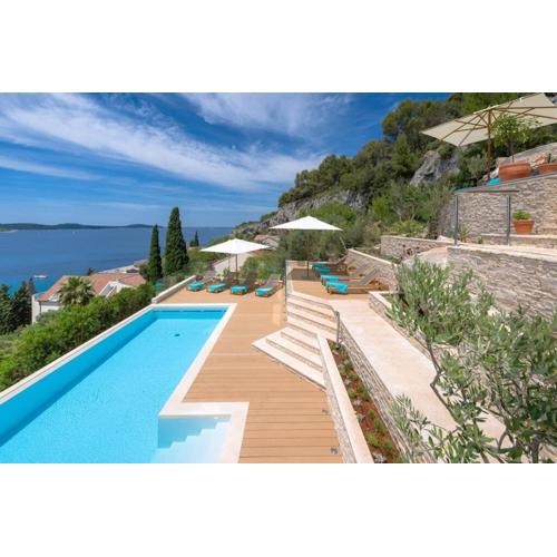 Majestic Tranquil Villa with Stunning Panoramic View