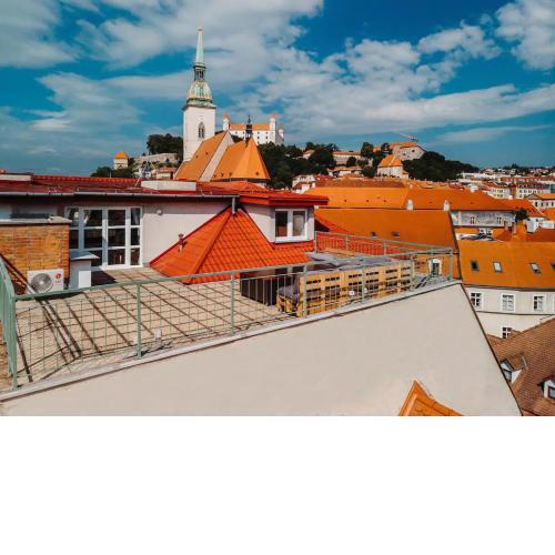 Majestic views from a 60m2 private terrace - Castle, Cathedral, Old Town
