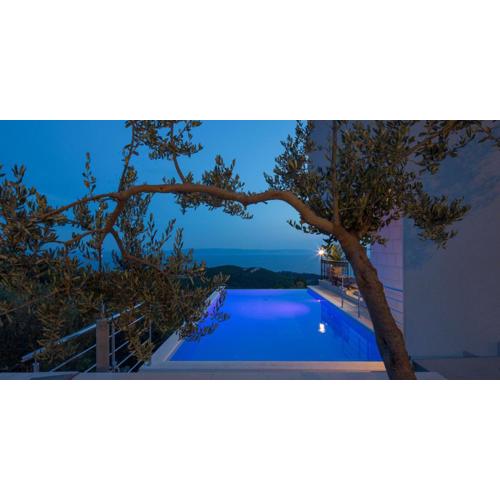 Makarska - Villa Amare s prekrasnim pogledom na more, infinity bazen