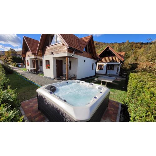 Mała Osada domki z jacuzzi przy gondoli