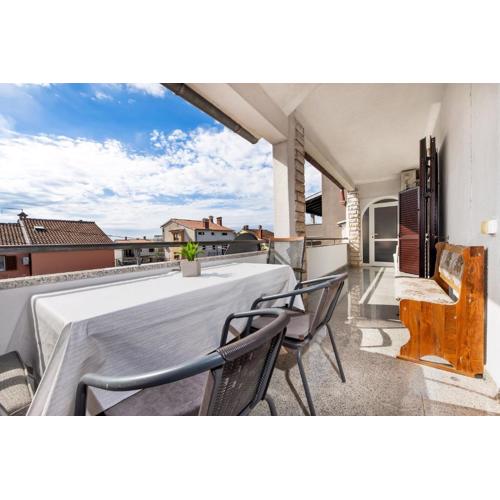 Malerisches Apartment mit grossem Balkon, Grillbereich und nur 15 Minuten zum Strand